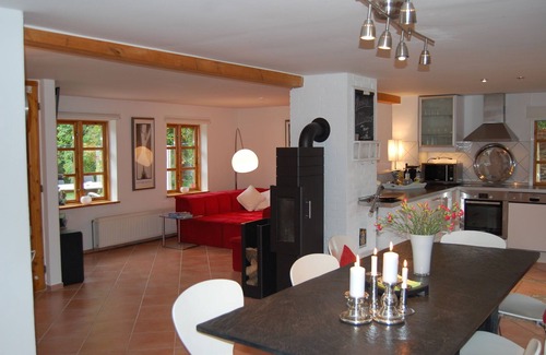 Hauert House | Beautiful well-kept thatched cottage in Tating WLAN, sauna, fireplace, quiet location