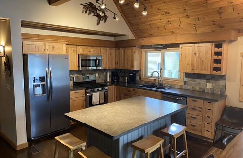 Wolverine House | Beautiful Wildwood Lakefront Chaletn