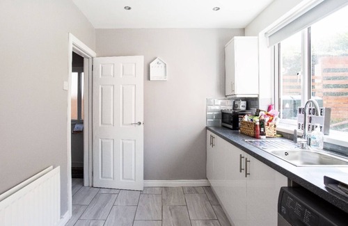 Belfast House | Beautifully Refurbished Belfast Home - WiFi/Parking/Close to Centre