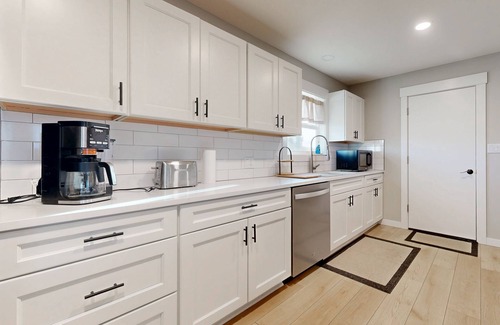 Spokane Valley House | Beautifully remodeled home in the heart of Spokane with large lawn