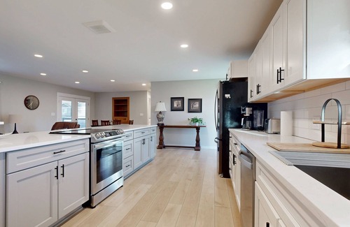 Spokane Valley House | Beautifully remodeled home in the heart of Spokane with large lawn