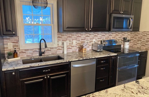 Taswell House | Beautifully Renovated 3-Bedroom, 3-Bath Home in Taswell, Indiana