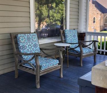 Downtown Apartment | Beautifully Renovated Downtown 1Bed 1 Bath Apt, Pet Friendly