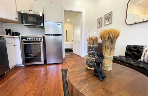 Uptown Historic District House | Beautifully Restored! 3 Bedroom Home - 15 Min FQ!