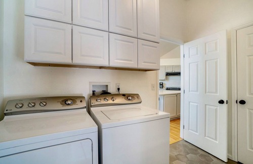 Castle Rock House | Beautifully Undated Home Under the "Rock" and 2 Minutes to Downtown