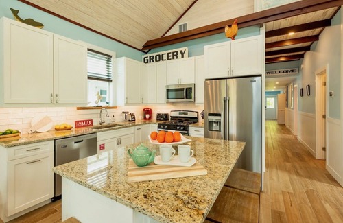 Midtown House | *BEAUTY OF THE BEACH* Monthly Beach House Rental + LAST KEY SERVICES…