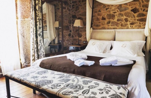 Camarinas Bed & Breakfast | Bed and Breakfast 'Alca' with Private Garden and Wi-Fi