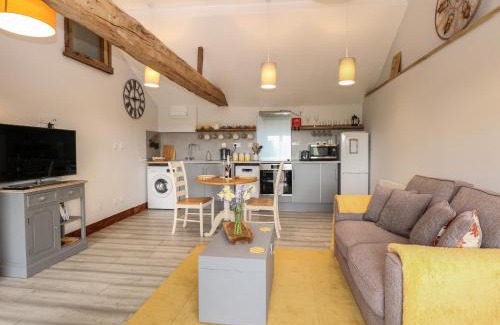 Irstead House | Bee Happy Barn