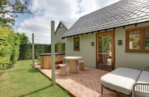 Hatfield Broad Oak House | Beech Cottage - one bedroom retreat with hot tub