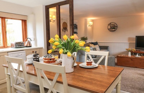 South Molton House | BEECHCROFT COTTAGE, pet friendly, with open fire in South Molton