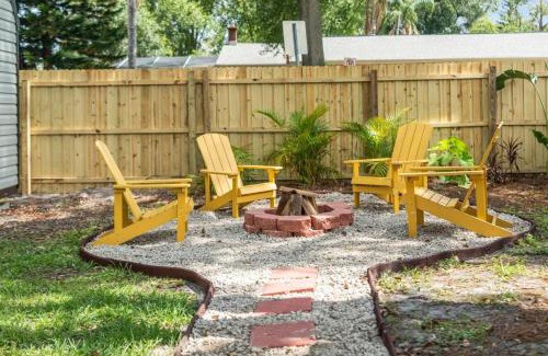 Tampa Heights House | BeeKeeper's Inn - Beautifully Renovated 1929 Bungalow with 2 Bedrooms on Brick Street near Tampa's Attractions
