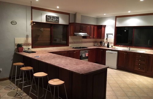 Emu Bay House | Bee’s Place 3 Bedroom home on 10 acres of land with distant sea views of Emu Bay