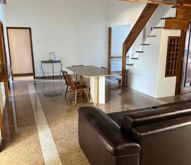 Iriri Apartment | Belíssima Cobertura em IRIRI 4 andar inteiro do Prédio 2 Varanda