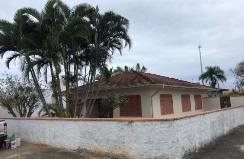 Barra Velha House | Bela casa, com internet, piscina e churrasqueira para descansar e desfrutar, dias de paz