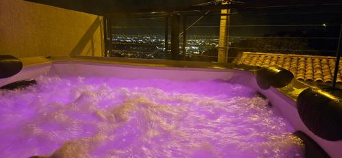 Verduron Villa | Bella Villa Piscine & jacuzzi