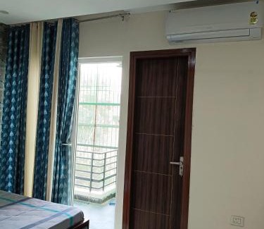 Zirakpur House | BELLA VISTA Homestay BNB