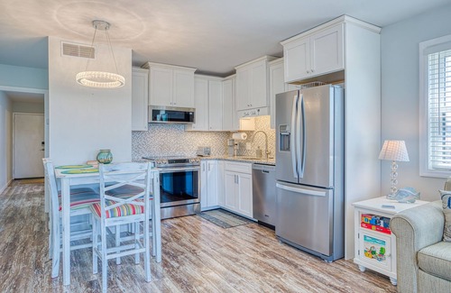 Garden City Condo | Bella Vista: Marshfront Condo 1 Block To The Beach. Pool & Hot Tub-1st Floor!