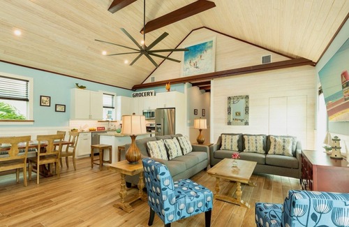 Midtown House | *BELLE OF THE BEACH @ CASA EAST* Beach House + LAST KEY SERVICES…