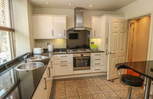 Ilkley Cottage | BELLE VUE, pet friendly, character holiday cottage in Ilkley