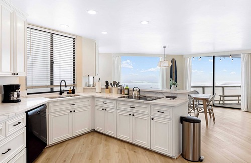 South Mission Beach Condo | Belmont by Avantstay 3BR Home on Mission Beach! Ocean Views!