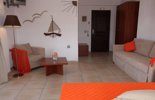 Elafonisos Hotel | Berdoussis Hotel