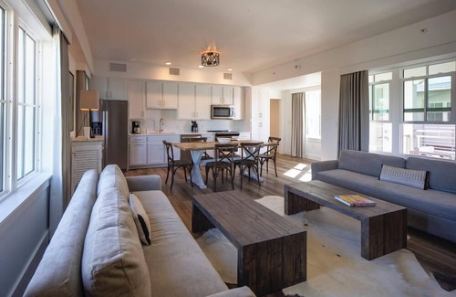 Pass-a-Grille Historic District Hotel | Berkeley Beach Club