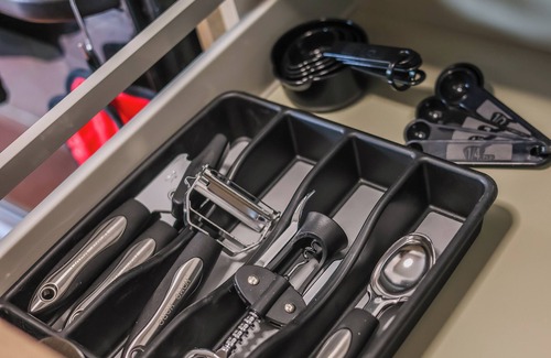 Kokomo House | Berkely Bungalow in Lovely Neighborhood