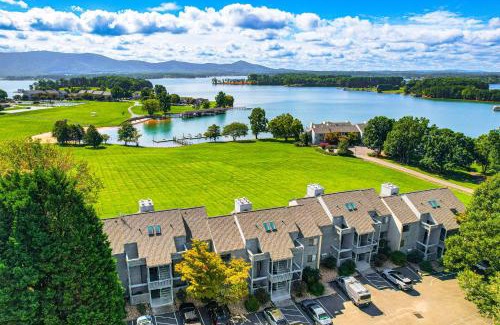 North Shore Apartment | Bernards Landing Condo - Includes Linens!