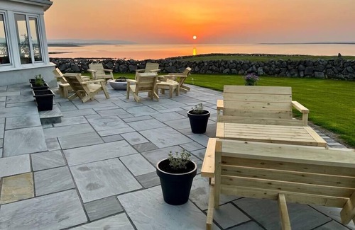 Ballinderreen House | Beside-The-Tide Luxury on the Sea Near Kinvara!