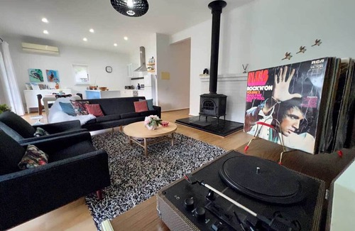 Bright House | Bespoke Holiday House. Delany Avenue Bright. Dog friendly.