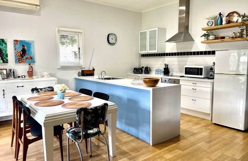 Bright House | Bespoke Holiday House. Delany Avenue Bright. Dog friendly.