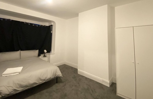 Bolton House | Best Accommodation Villa LTD