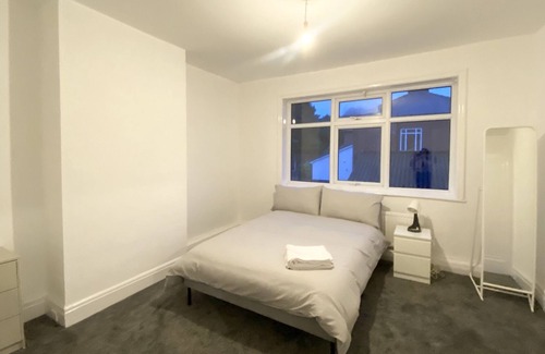 Bolton House | Best Accommodation Villa LTD