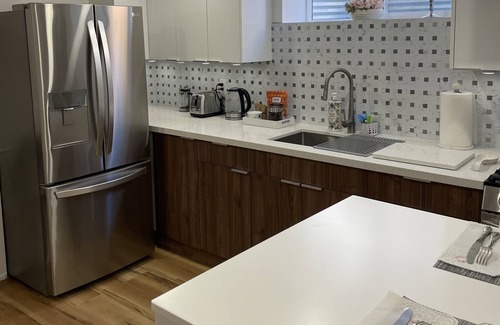Newmarket Apartment | Best area, parks, Mall, Restaurants, and Heritage Newmarket Downtown