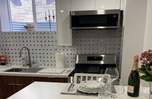 Newmarket Apartment | Best area, parks, Mall, Restaurants, and Heritage Newmarket Downtown