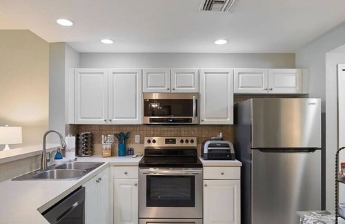 Fort Myers Condo | Best deal in Fort Myers! Close to great beaches, shopping, dining, and golf!