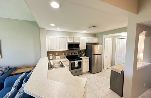 Fort Myers Condo | Best deal in Fort Myers! Close to great beaches, shopping, dining, and golf!