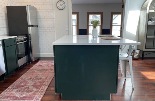 Bar Harbor Apartment | Best Location & Best Free Breakfast! Newly Renovated 2bed/1bath, Heart of Downtown Bar Harbor