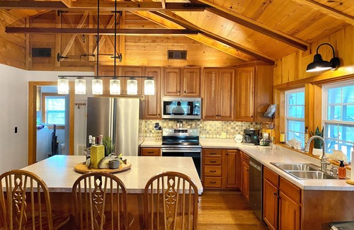 Coosa House | Best of the best! Waterfront Home Sleeps 7, Hot Tub, 2 Docks, Fire Pit, Kayaks