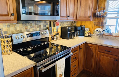 Coosa House | Best of the best! Waterfront Home Sleeps 7, Hot Tub, 2 Docks, Fire Pit, Kayaks