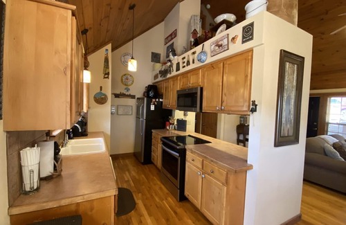 Branson West Cabin | Best Rustic Cabin Retreat in StoneBridge! Experienced host, BBQ area, SDC, A+