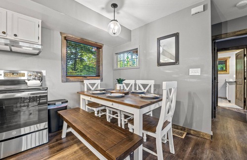 Gatlinburg - Pigeon Forge Cabin | Best Smoky Mountain Views, Comfort, Style, Games