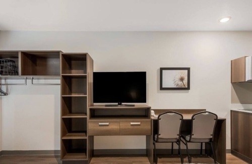 Moreno Valley Hotel | Best Value, Quality Stay! 4 Modern Units, Full Kitchen, Pets Allowed!