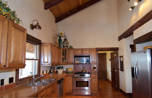 Livingston House | Best Value with amazing views close to town!