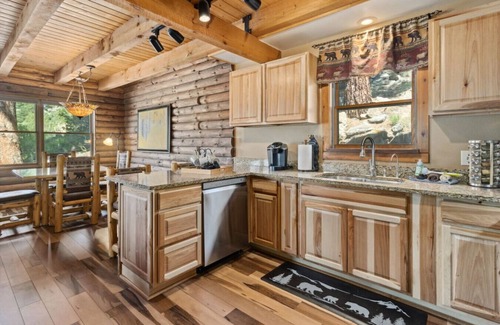 Venner Ranch Estates House | Best views in Estes, hot tub, deck and more!