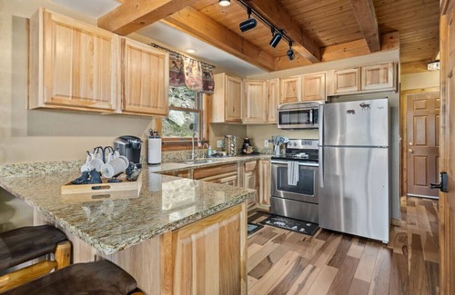 Venner Ranch Estates House | Best views in Estes, hot tub, deck and more!