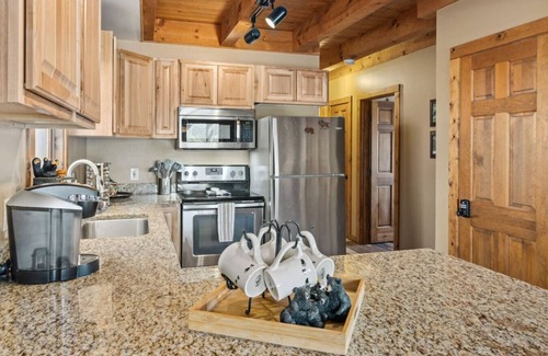 Venner Ranch Estates House | Best views in Estes, hot tub, deck and more!