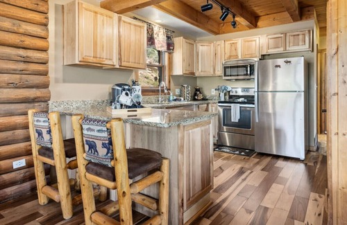 Venner Ranch Estates House | Best views in Estes, hot tub, deck and more!