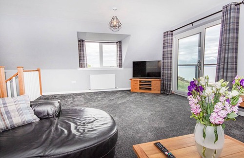 Tain Apartment | Best views of Balintore Beach