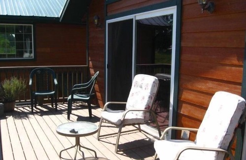 Mount Shasta Cottage | Best views of the mtn and a private creek! Farm fresh veggies and eggs too.